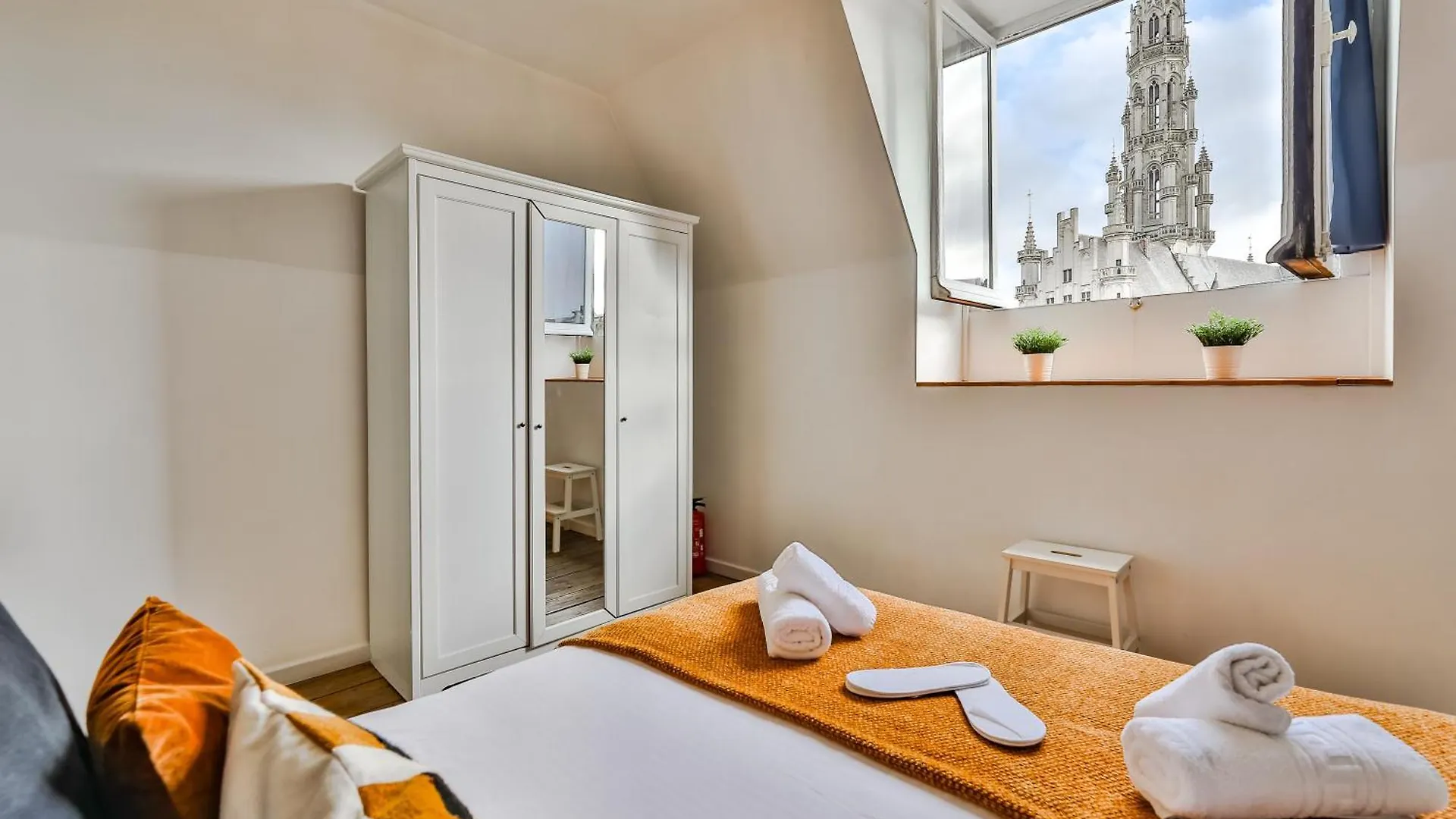 Exclusive 2Br With Unesco Views Brussels Apartment